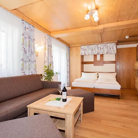 Rainberghof***, ラウリス