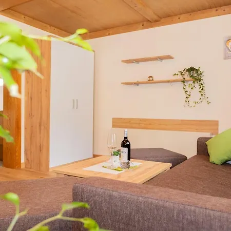 Rainberghof***, ラウリス